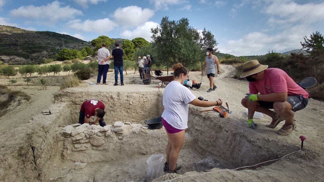 Además de los posibles muros de la Alquería de Puça, también se han realizado hallazgos cerámicos del periodo andalusí