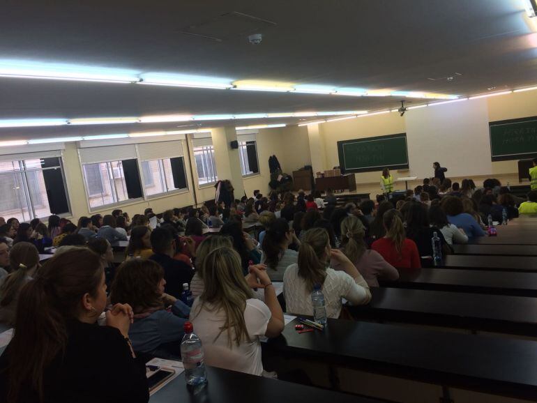 Imagen de una de las aulas de la Facultad de Medicina habilitada para el examen