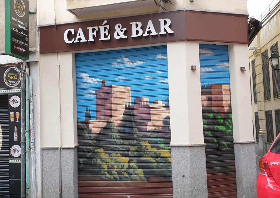 Este bar del centro de Granada cerró en marzo, con la primera ola de la covid-19 y no ha vuelto a abrir 