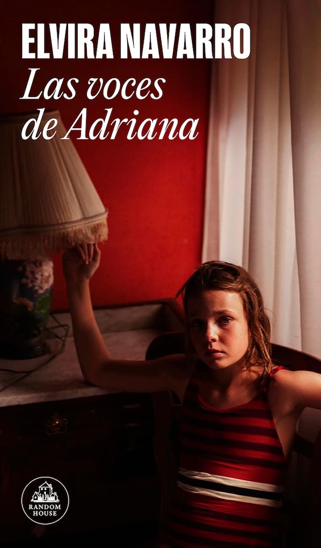 Portada de 'Las voces de Adriana', de Elvira Navarro