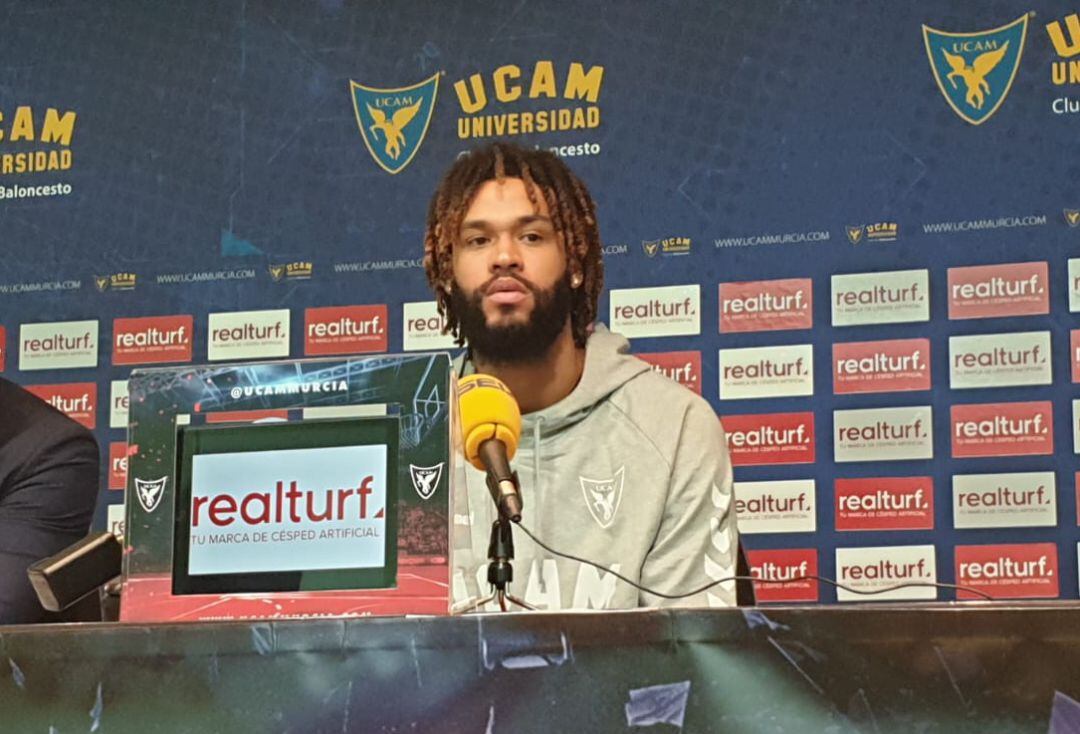 James Webb en su comparecencia de prensa