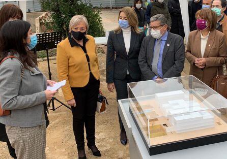 Ana Barceló, consellera de Sanitat, en Gandia, donde anuncia el inicio de las obras del Centro de Salud Integral de Roís de Corella