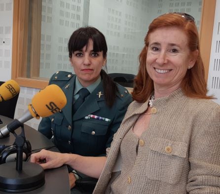 Marta Pérez Dorao, presidenta de Inspiring Girls, y la teniente Isabel García, han visitado el programa &#039;Hoy por Hoy&#039;