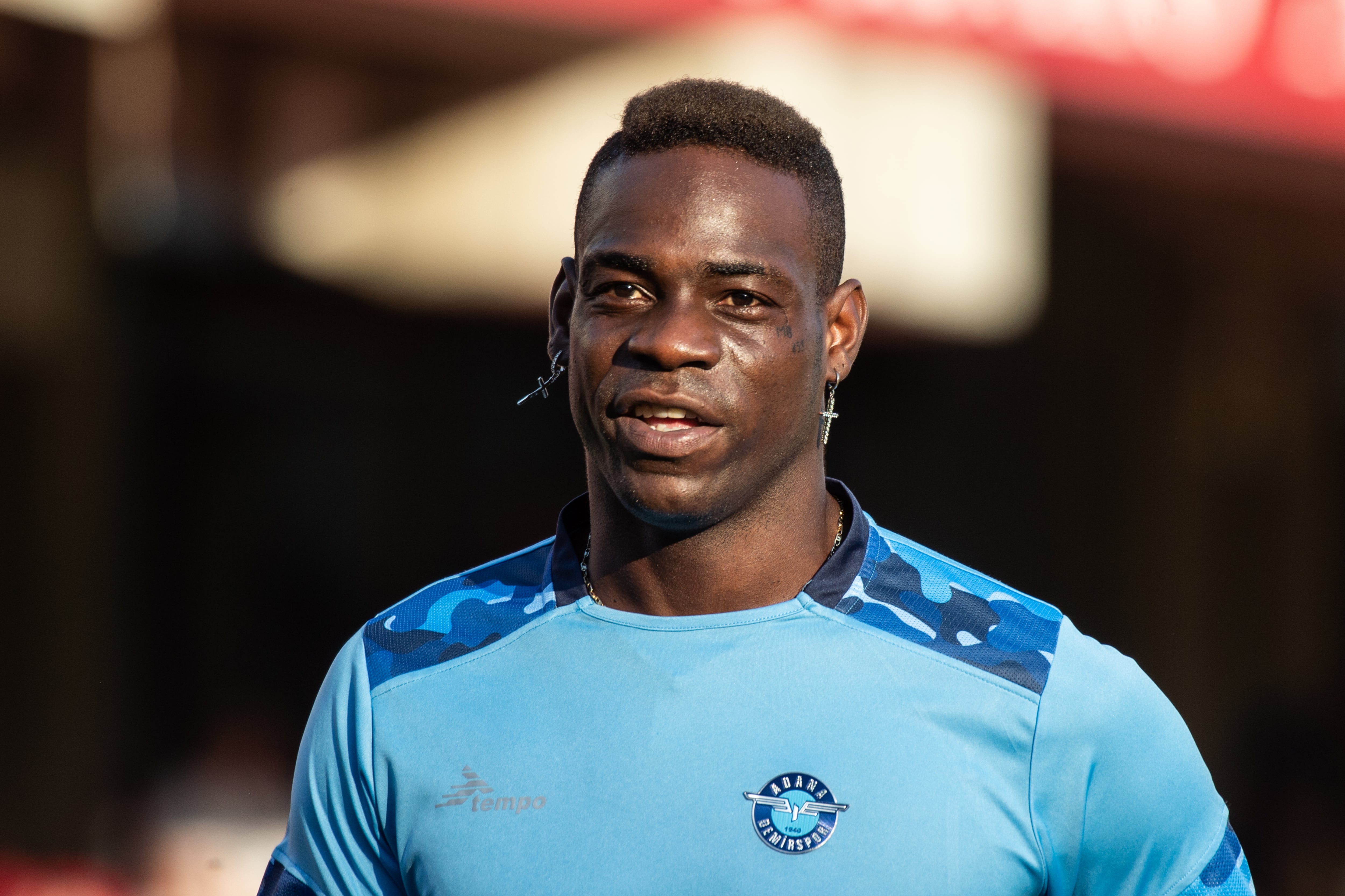 Mario Balotelli busca equipo tras finalizar su contrato con el Adana Demirspor