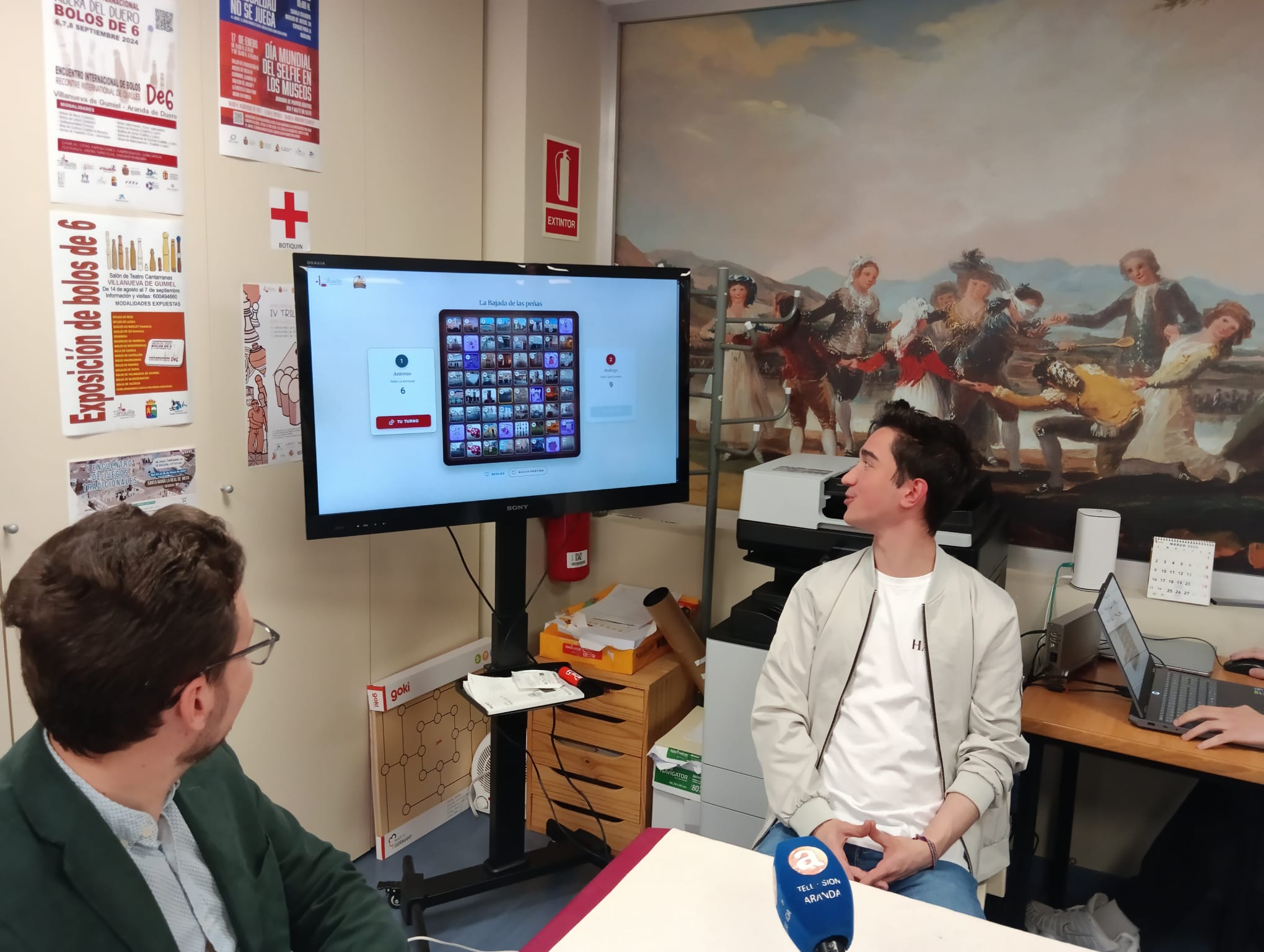 El alcalde y el creador de la idea inicial, enfrascados en una partida