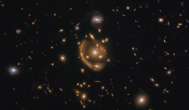 Imagen del &quot;anillo fundido&quot; de Einstein captada por el Hubble