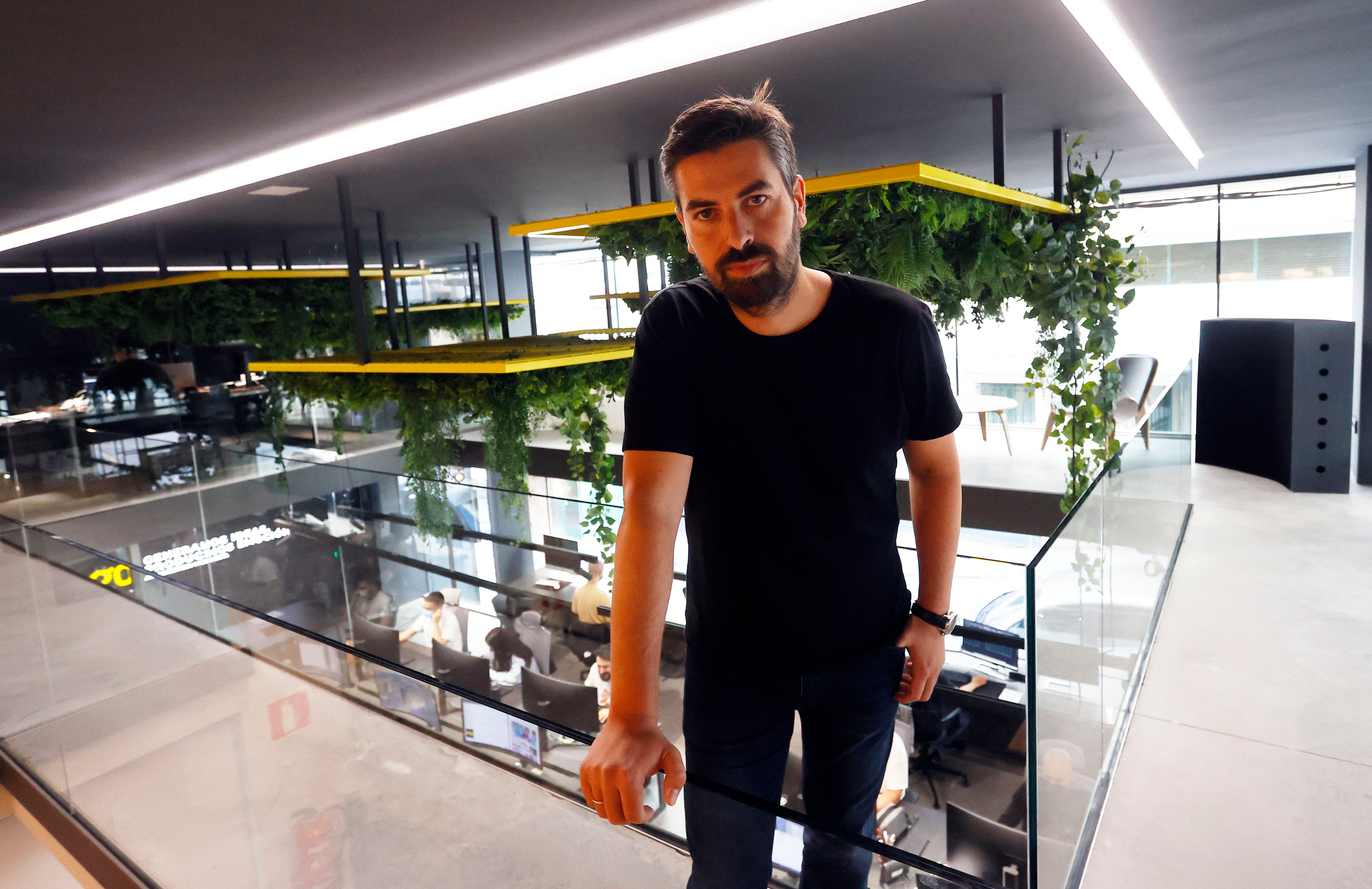 Ferrol. Economía emprendedores. El arquitecto Santiago Gonzalez (en la foto) del estudio Stgo habla en entrevista con EFE sobre el inicio de nueva etapa en la comarca de Ferrol , azotada por la crisis desde hace cuatro décadas, por el inicio de las fragatas F 110, el sector de la construcción y el diseño , sectores que están trabajando con su equipo multidisciplinar. Foto: kiko Delgado