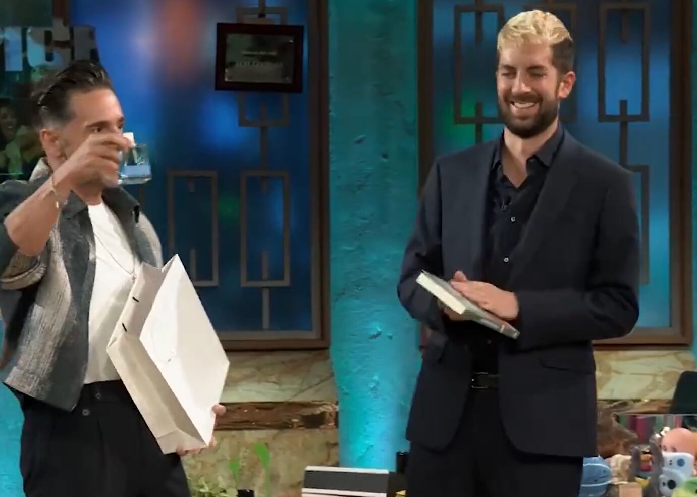 David Bustamente saca su nueva colonia en 'La Revuelta''.