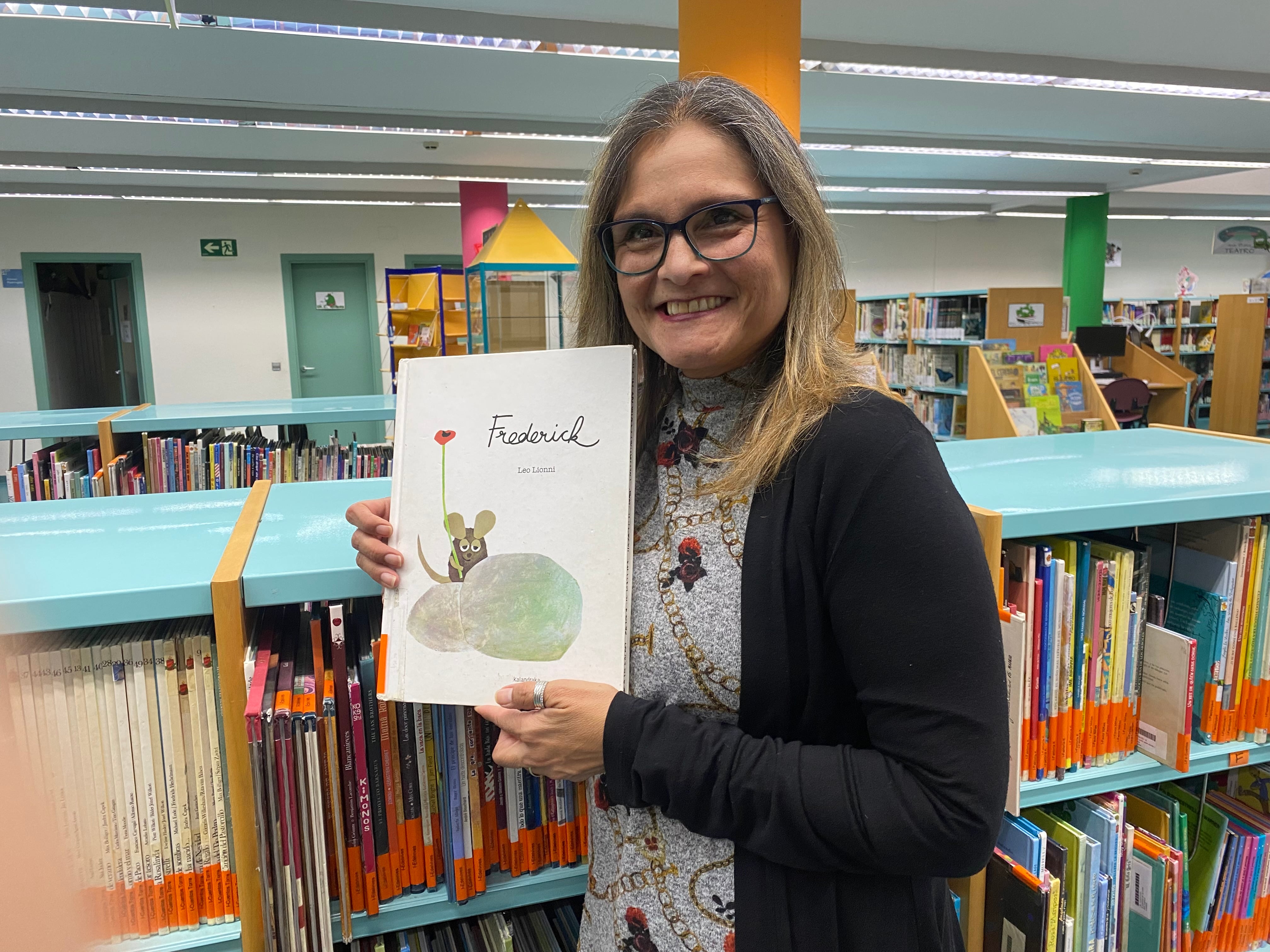 Jenny Fraile, monitora de los clubes de lectura infantiles.