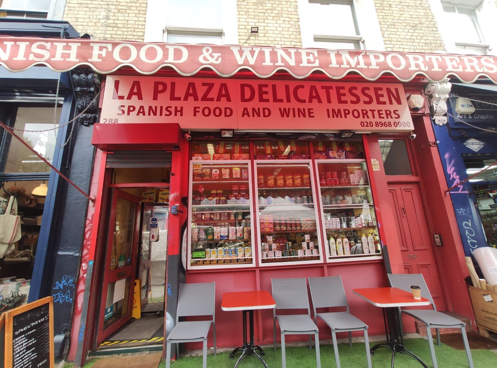 &#039;La plaza delicatessen&#039;, una de las tantas tiendas españolas frecuentadas por la comunidad hispana en Londres