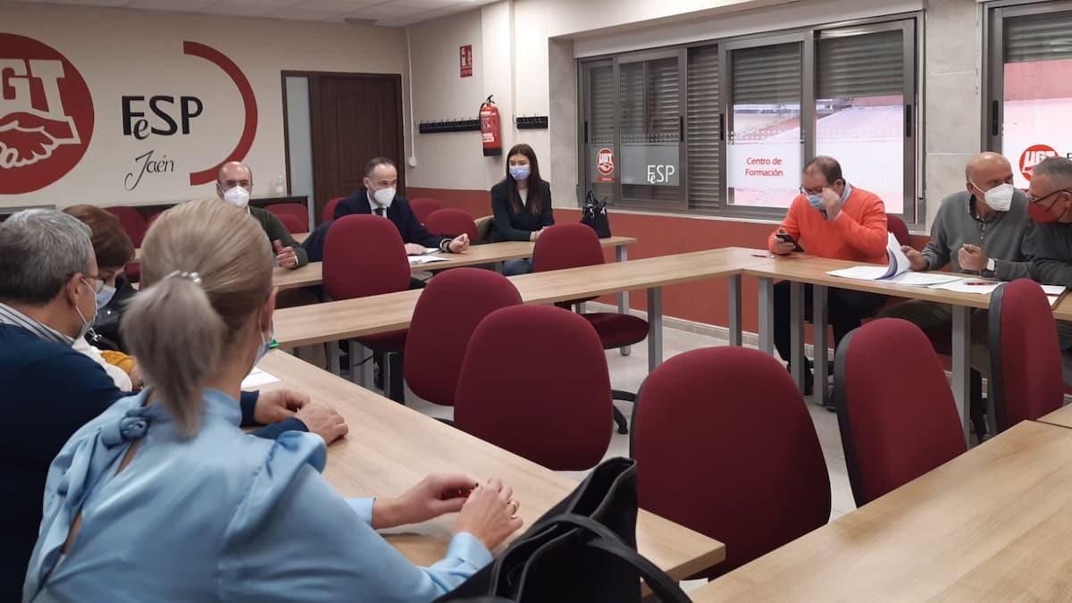 Mejores condiciones laborales para los trabajadores de Cristo Rey