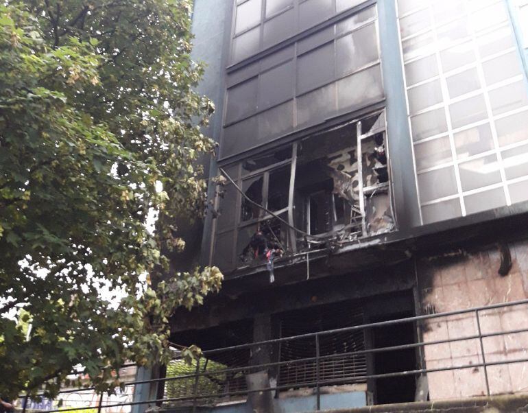 Incendio en la zona de Los Luises en Intxaurrondo.