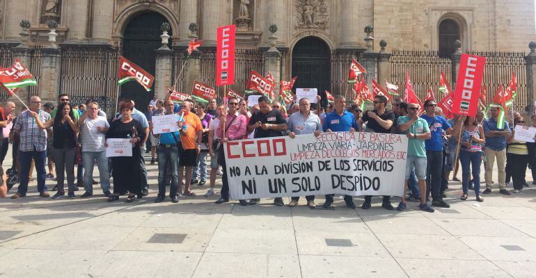Los manifestantes se han concentrado en la Plaza de Santa María.