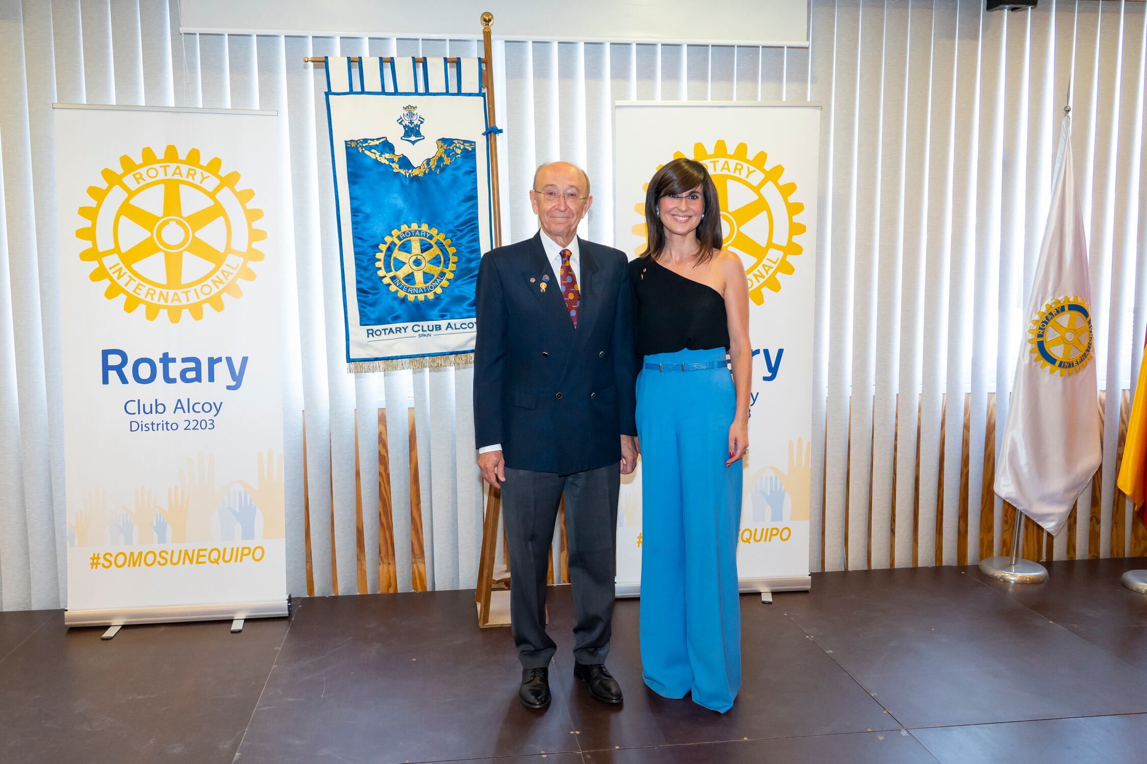 José Vicente Vidal, presidente saliente del Rotary Club Alcoy junto a Maite Gomis, actual presidenta