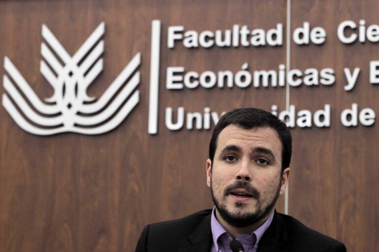 El candidato de Izquierda Unida a la Presidencia del Gobierno, Alberto Garzón, durante la conferencia