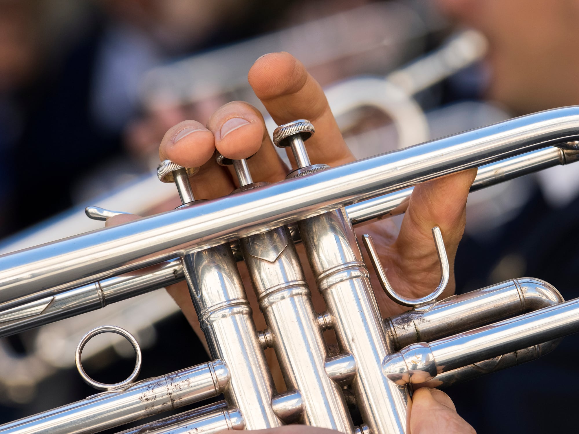 Músico tocando la trompeta