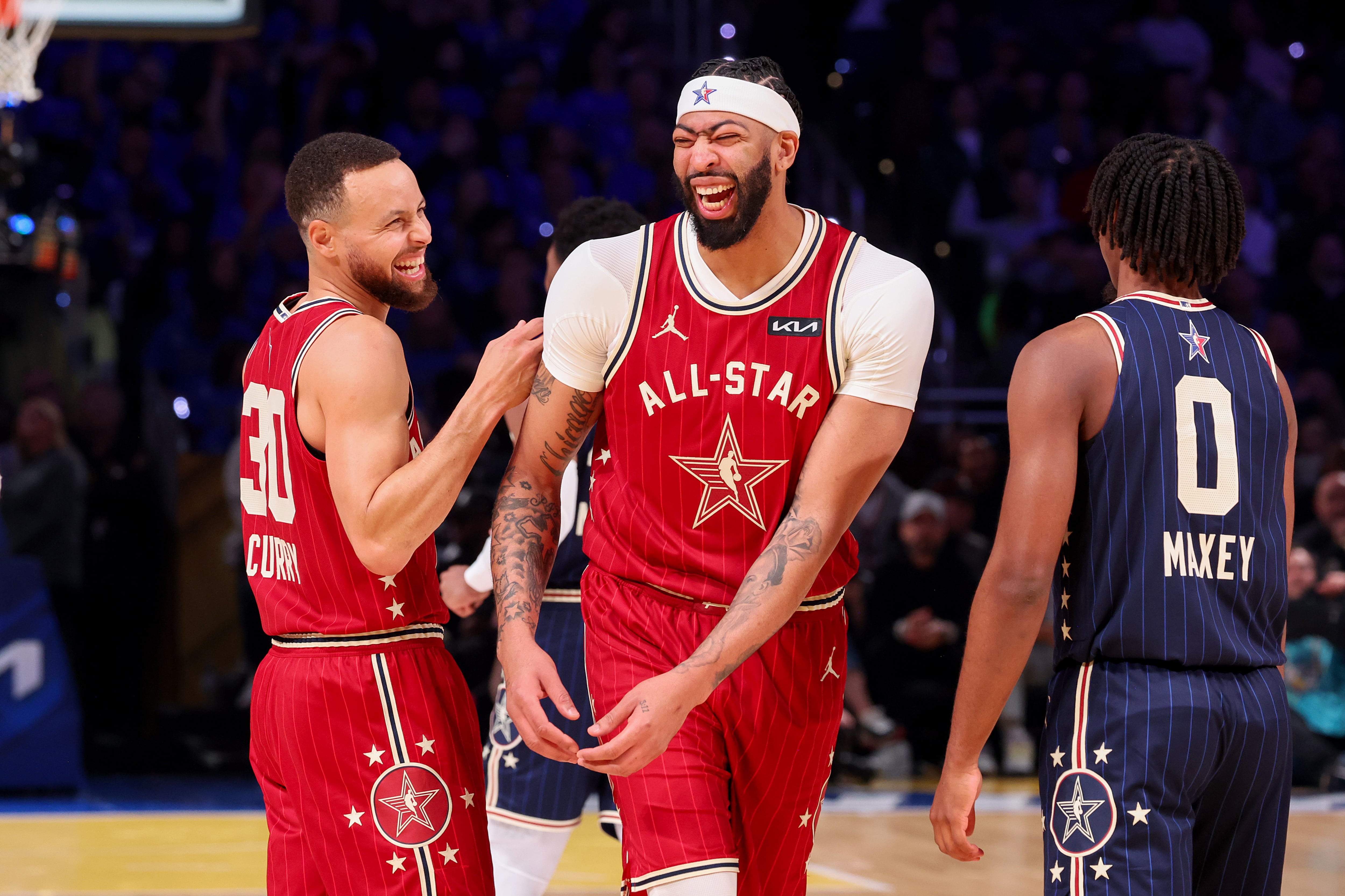 Steph Curry y Anthony Davis en el NBA All-Star Game 2024