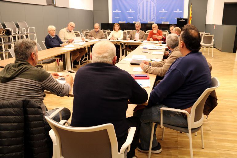 Pla general de la primera reunió de la Taula de Cogestió de l&#039;Aqüicultura, presidida pel director general de Pesca i Afers Marítims, Sergi Tudela.