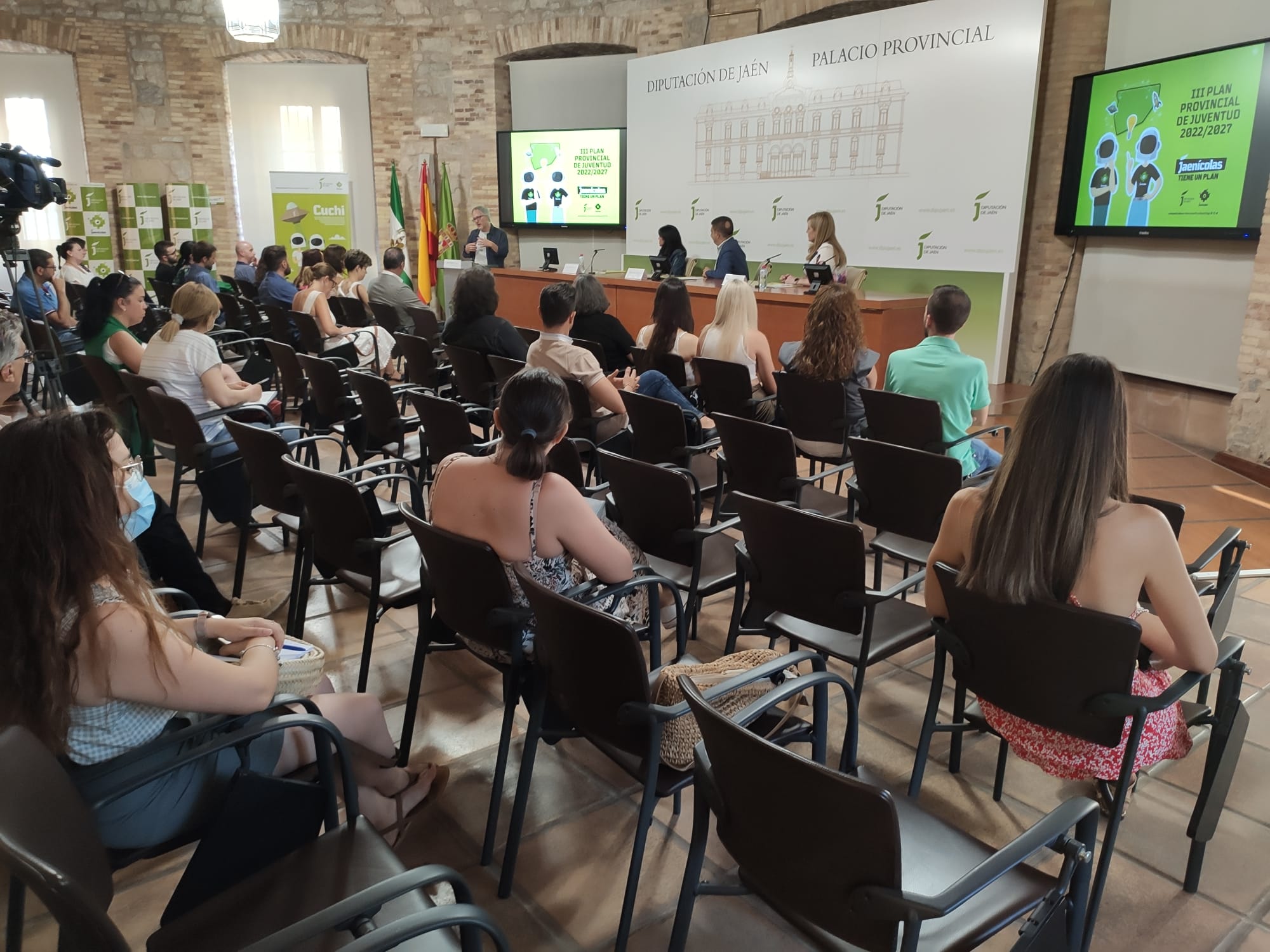 Asistentes en el aula de cultura de la Diputación Provincial de Jaén durante la presentación del III Plan de Juventud