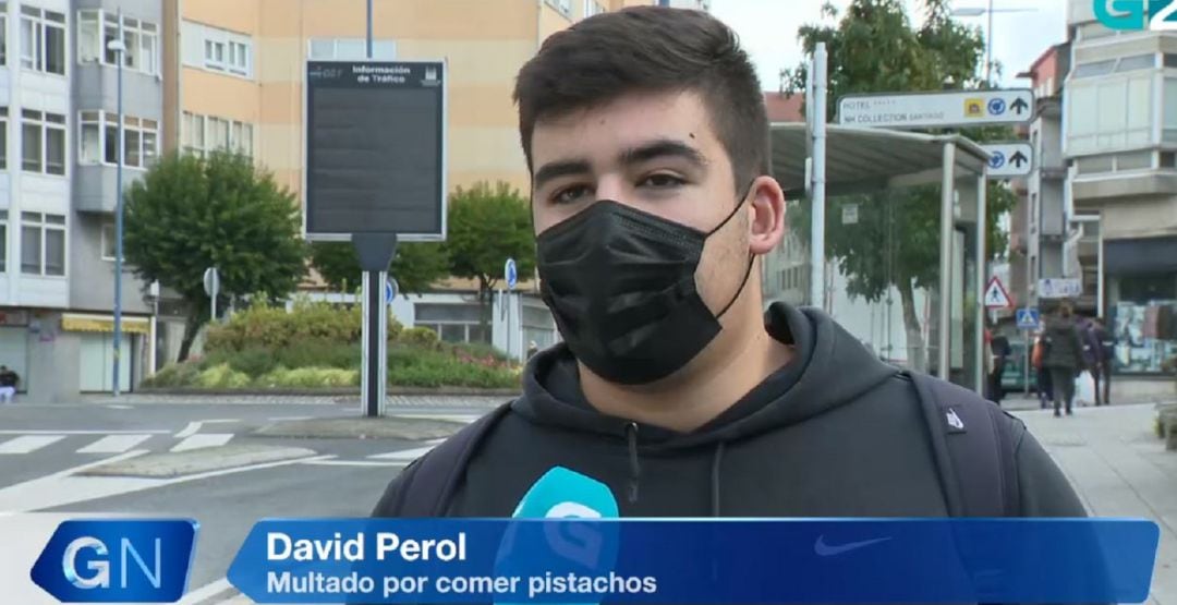 El joven ya ha recibido una caja de pistachos gratis, como aperitivo del año que podrá disfrutar de este fruto seco sin pagar.