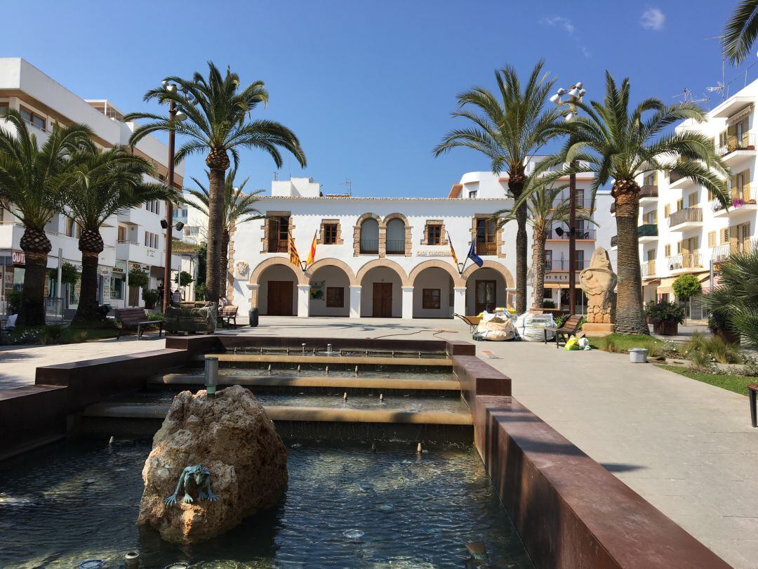 Imagen de archivo de la fachada del Ayuntamiento de Santa Eulària