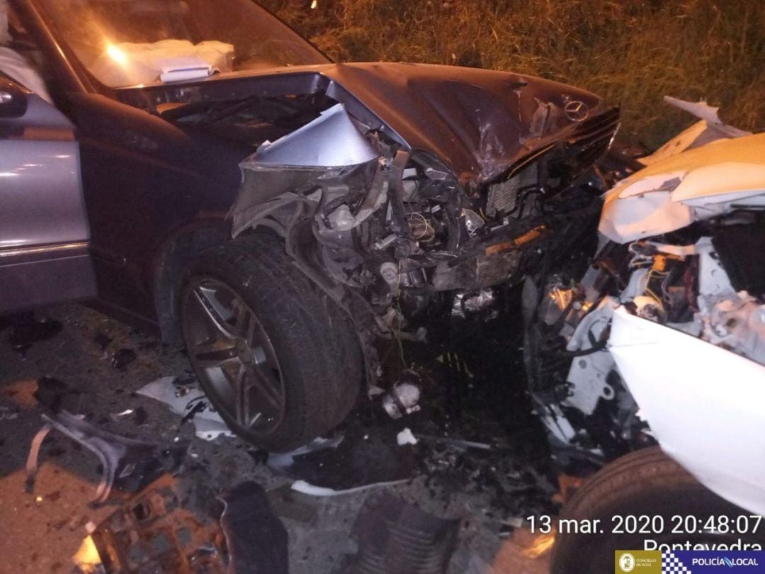 Estado no que quedou un dos vehículos implicados no accidente