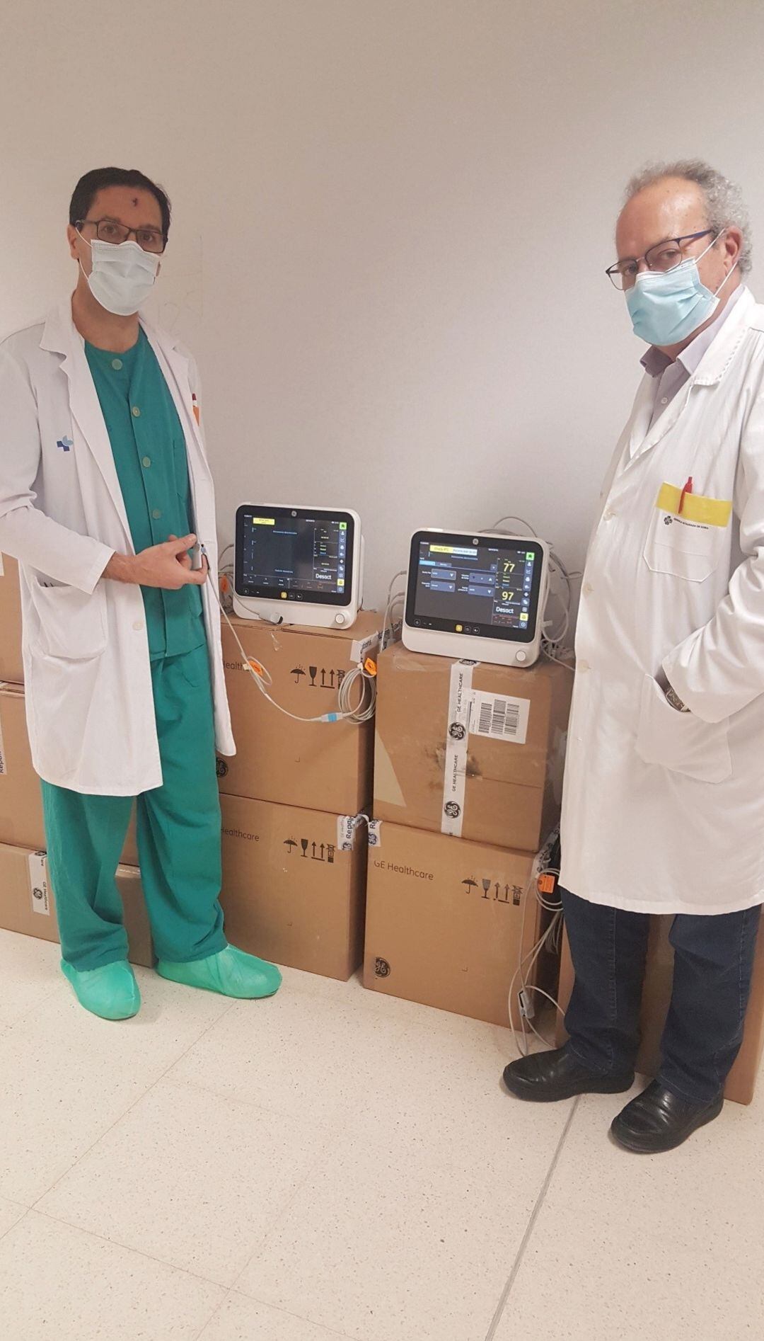 Jesús Ángel García (i) y Enrique Delgado (d), junto a los nuevos equipos.