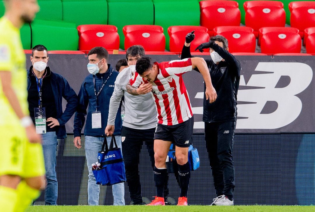 Ander Capa se retira lesionado en el partido contra el Atlético de Madrid