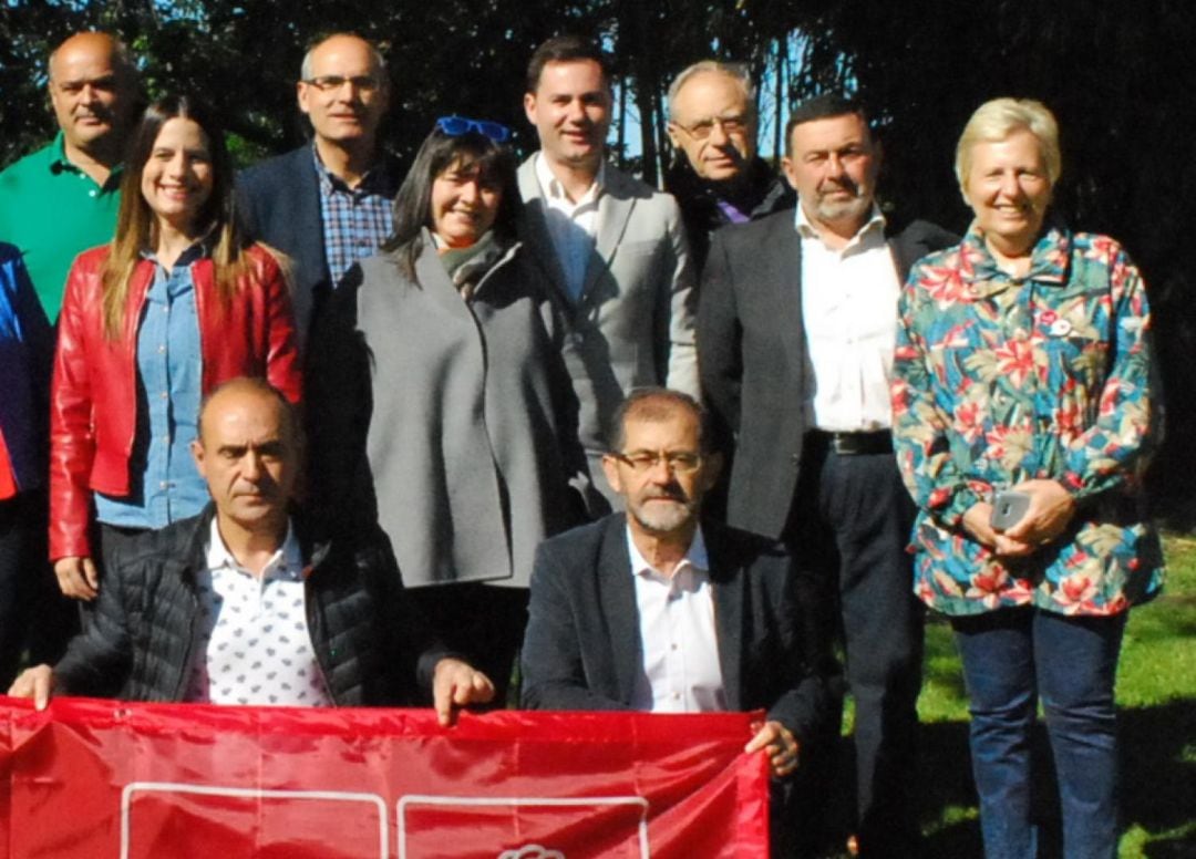 Esperanza Marcos en el centro de la imagen con abrigo gris, nueva alcaldesa de Benavides