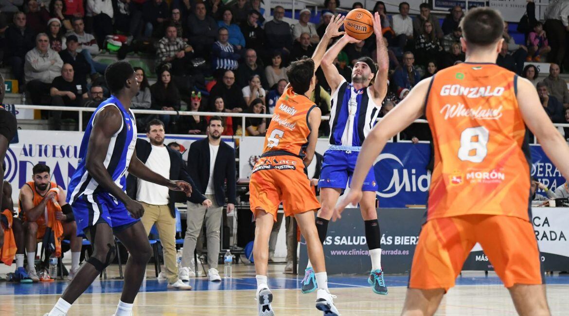 No pudo el conjunto berciano sumar una victoria para asegurar el play-off de ascenso .