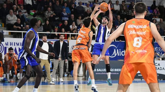 No pudo el conjunto berciano sumar una victoria para asegurar el play-off de ascenso .