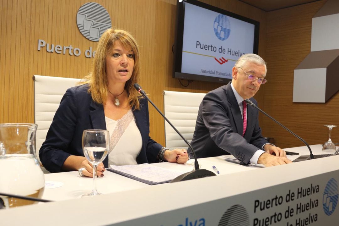 Pilar Miranda e Ignacio Álvarez Ossorio, presidenta y director del Puerto de Huelva respectivamente