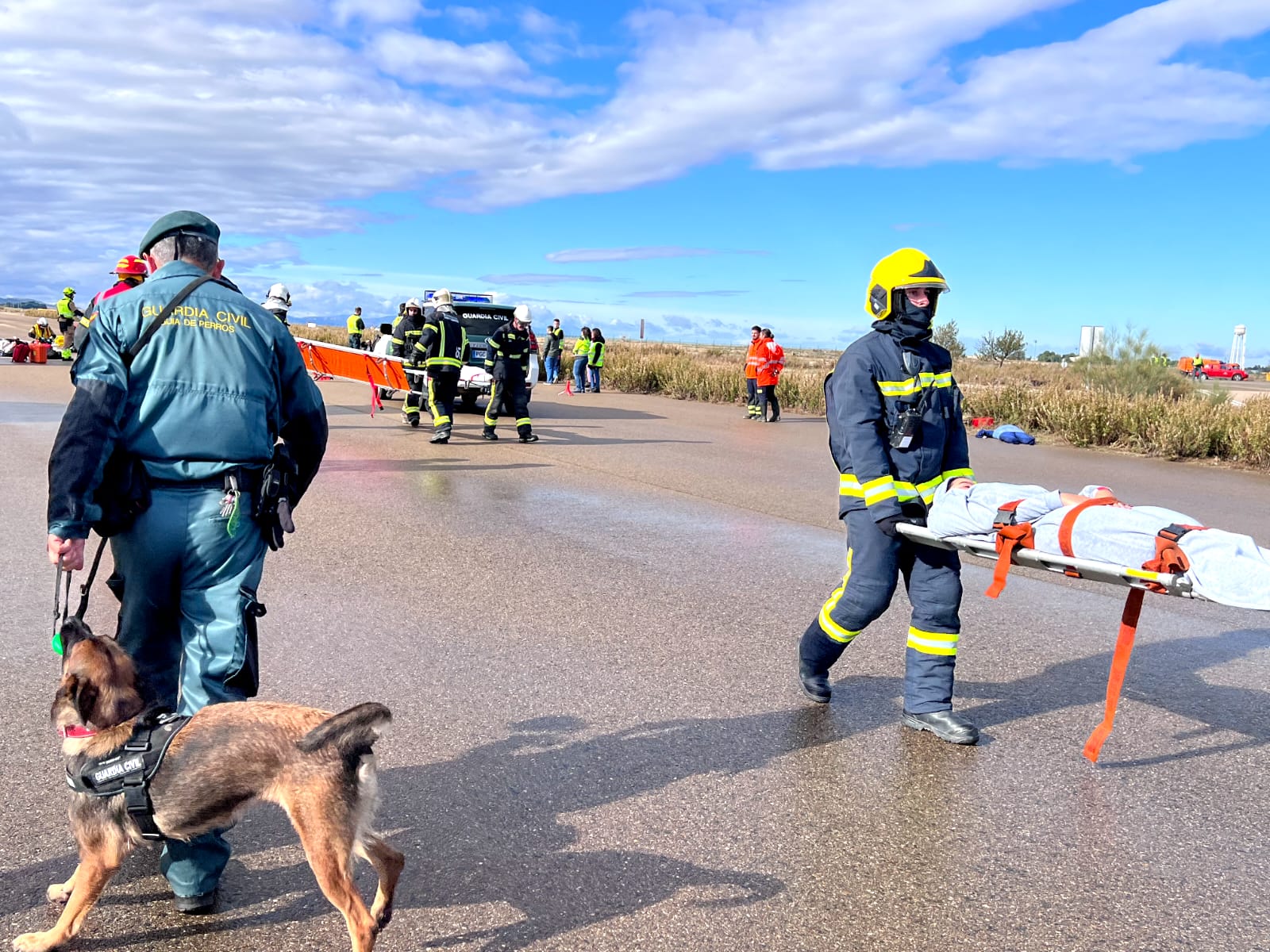 Simulacro de accidente aéreo en el Aeropuerto de Zaragoza