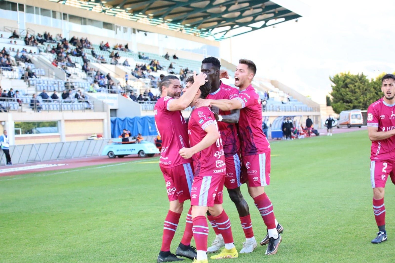 Los jugadores del Xerez DFC celebran el gol del empate