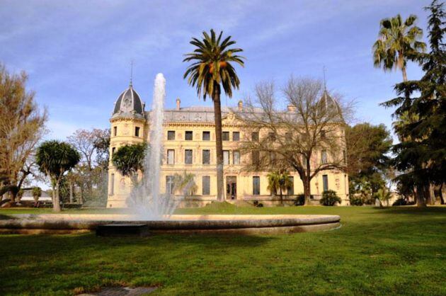 Imponente estampa del exterior del Palacio