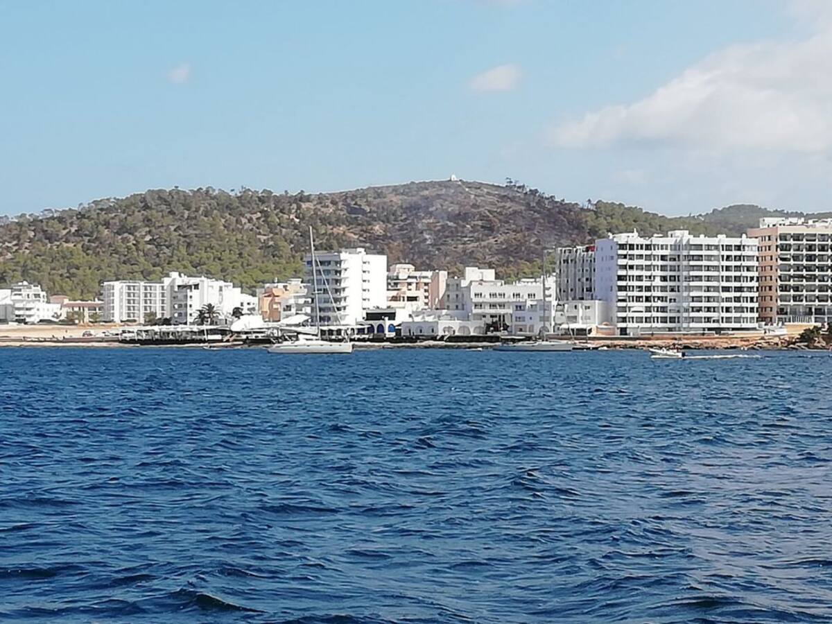 Controlado el incendio en sa Talaia de Sant Antoni 20 horas después del inicio de las llamas