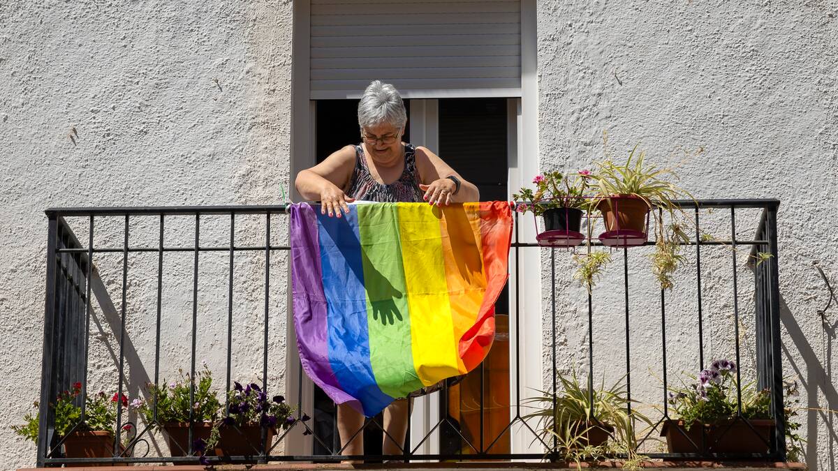 Convocan una manifestación en Náquera por la prohibición de las banderas LGTBI y advierten: "No nos devolverán al armario"