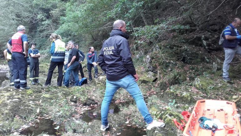 En el lugar, asistencias médicas, bomberos y Policía Foral