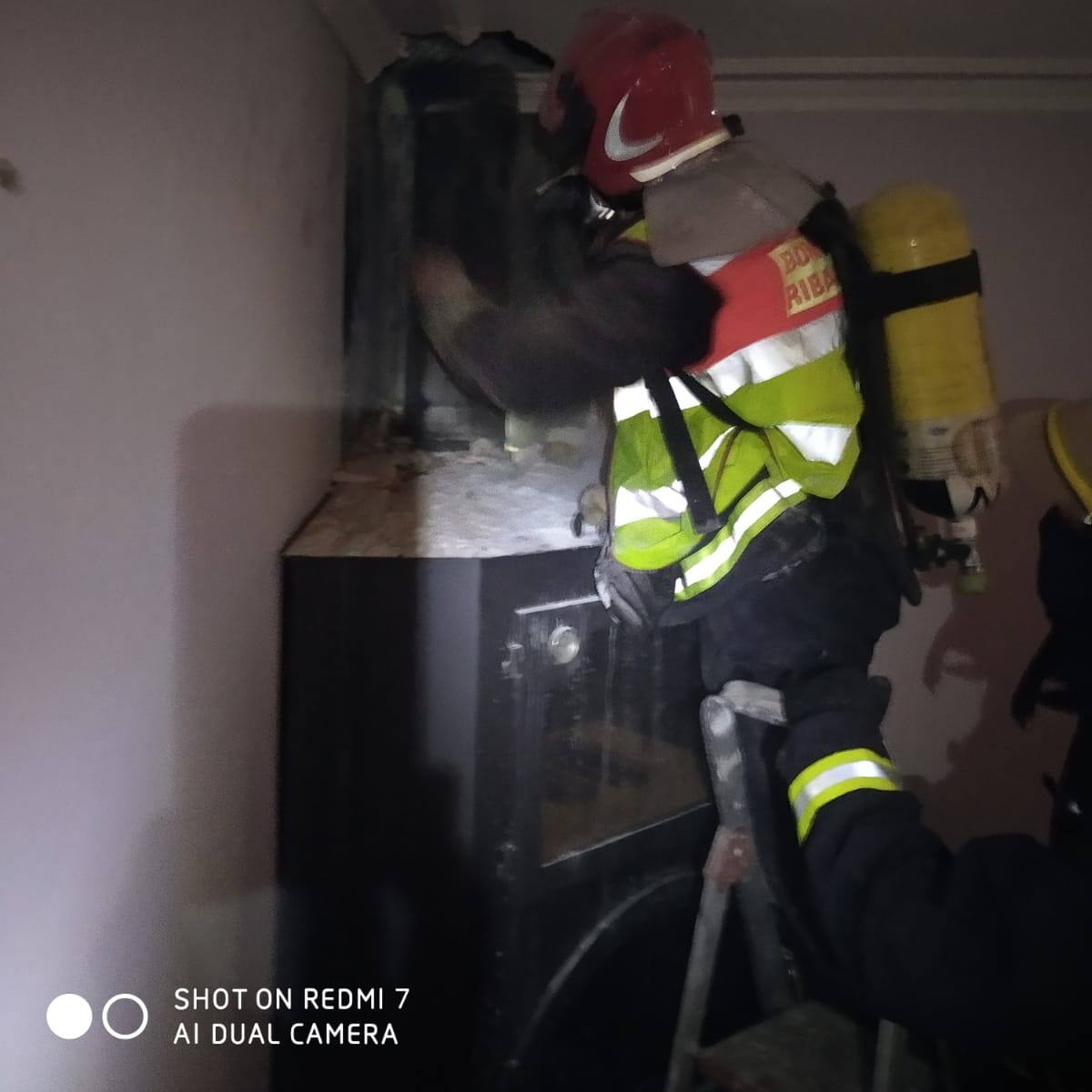 El incendio de una chimenea causa daños materiales en un edificio en Graus