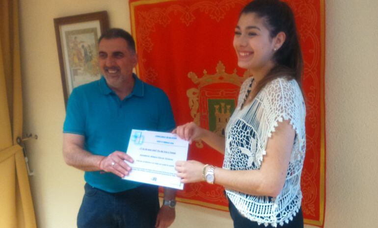 Acto de entrega del premio en el Ayuntamiento de Funes