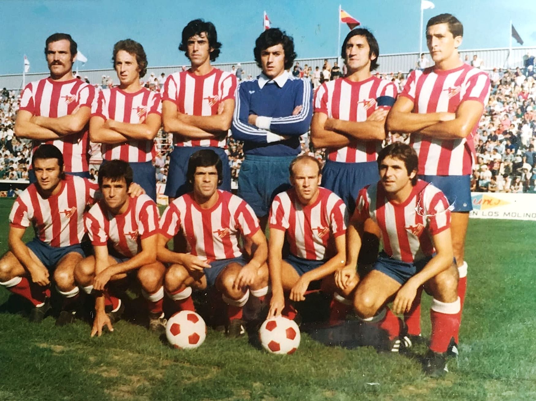 Tomás Mantecón con el brazalete de capitán en la temporada 1976-77.