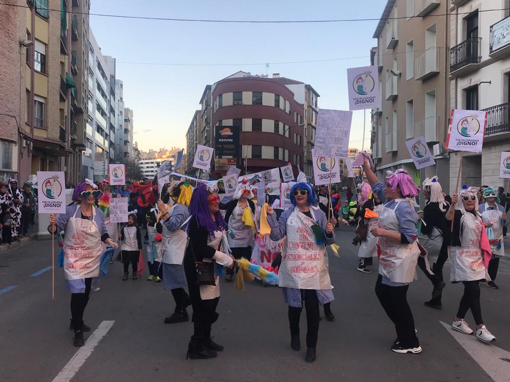 Las mujeres de la limpieza aprovechaban para reivindicar sus derechos en el carnaval de Huesca