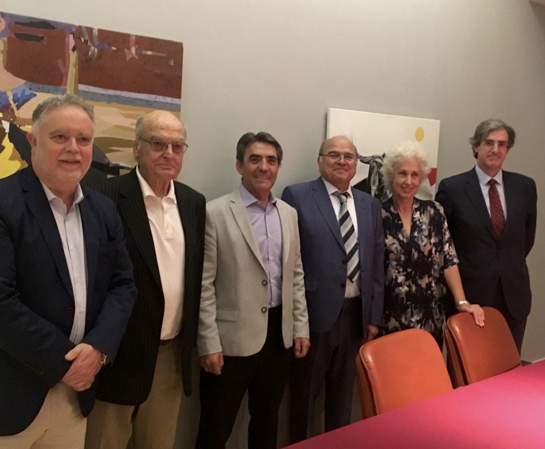 Miembros de la Fundación Toro de Lidia y representantes de la Comunidad de Madrid