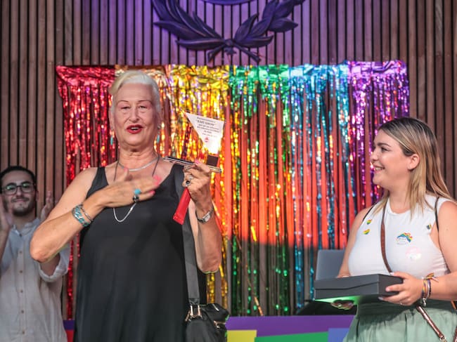 "La Rafi", una de las primeras transexuales de Elda, reconocida por su valentía y su papel en la lucha por la visibilidad y la aceptación de la comunidad trans