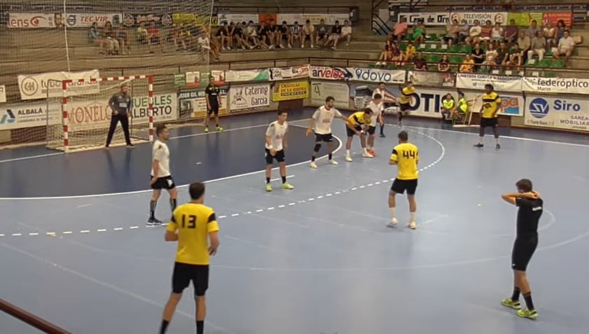 Una acción de ataque de la escuadra amarilla ante Nava