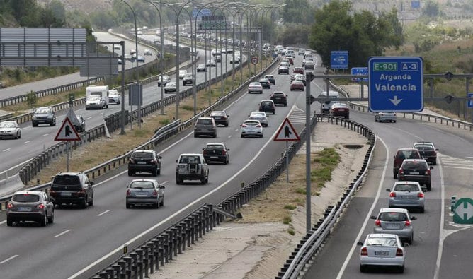 Circulación de vehículos en la A-3 en sentido Valencia a la altura de Rivas Vaciamadrid el segundo día de la Operación Salida del verano