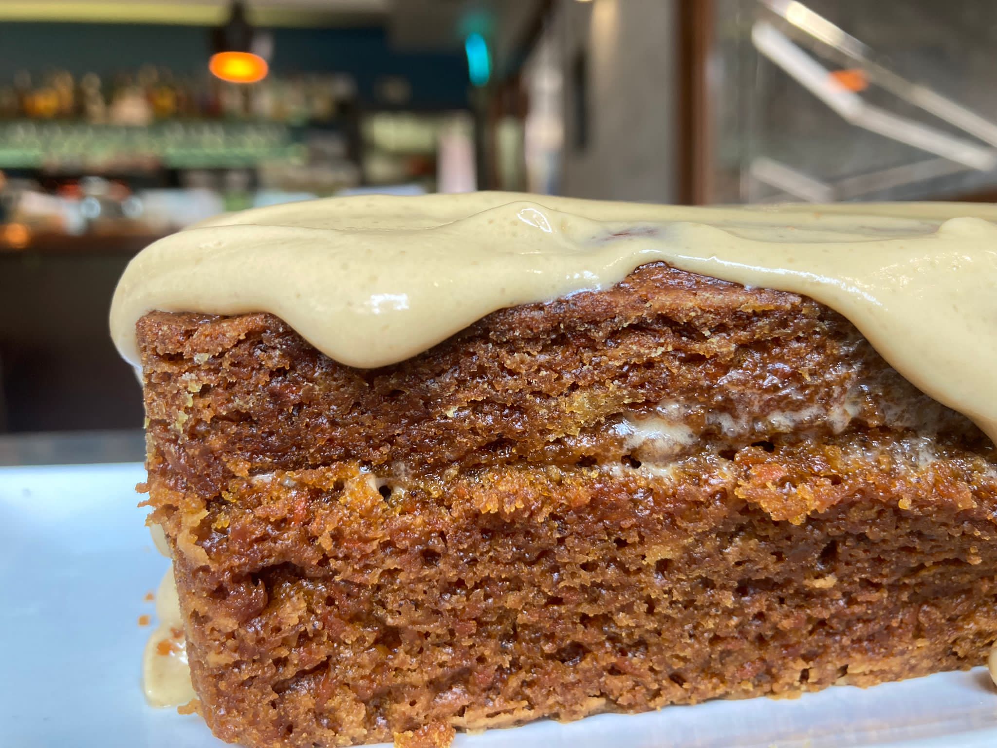 Primer plano del apetitoso bizcocho de zanahoria