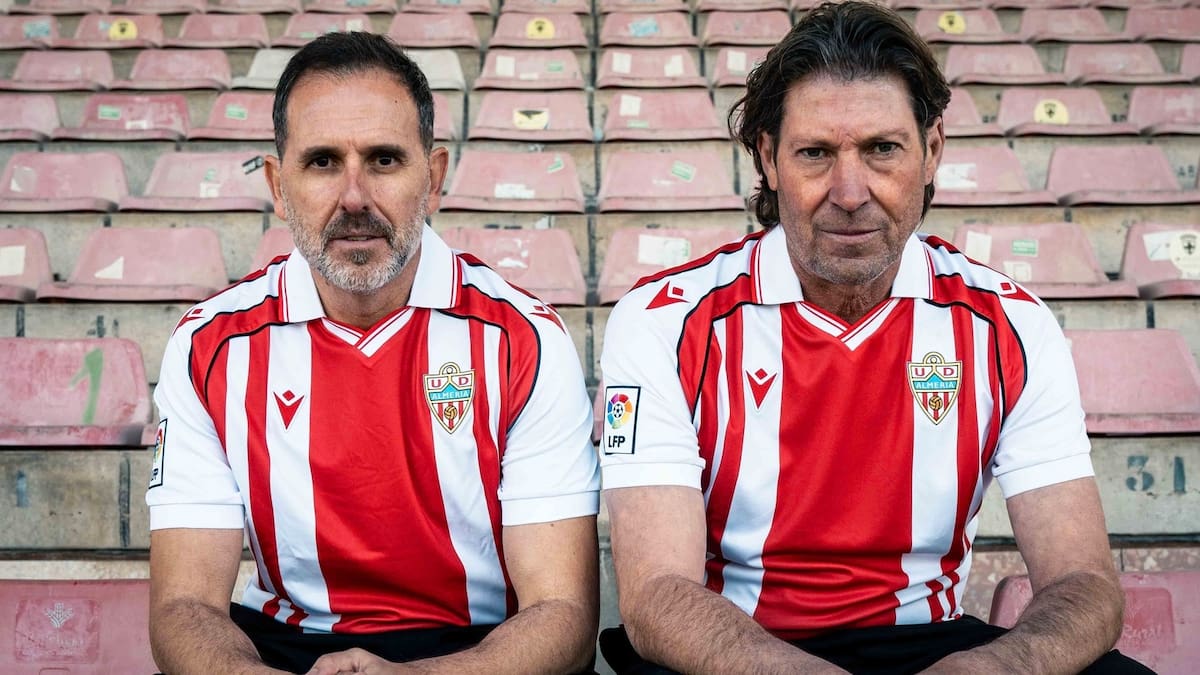 La nueva camiseta del Almería para la jornada retro es un tesoro: guarda 25 años de historia