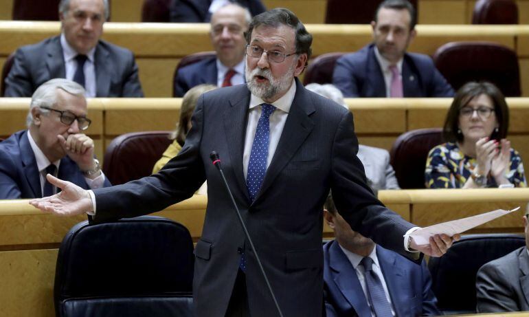 El presidente del Gobierno, Mariano Rajoy, interviene en la sesión de control al Gobierno celebrada esta tarde en el pleno del Senado, en Madrid