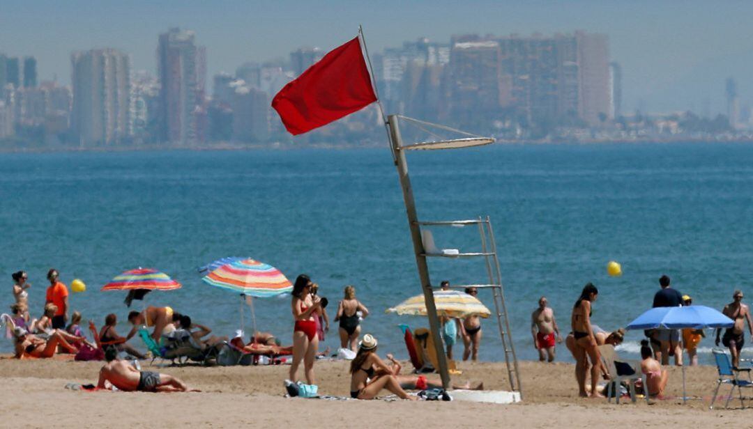 Las playas de Valencia están este martes cerradas al baño por el mal estado del mar